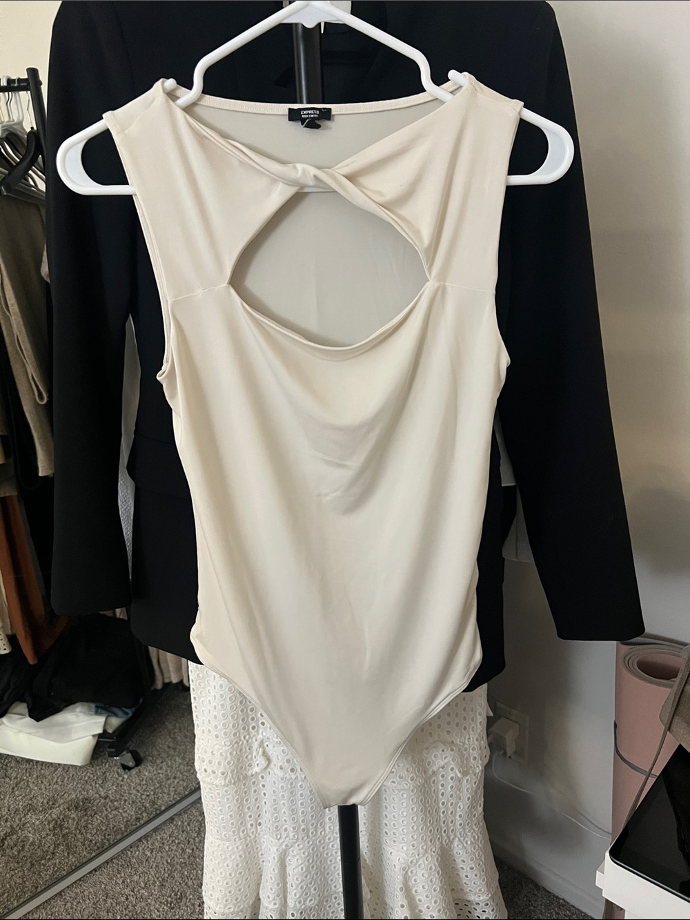 Express Cream Twist-Back Sleeveless Bodysuit